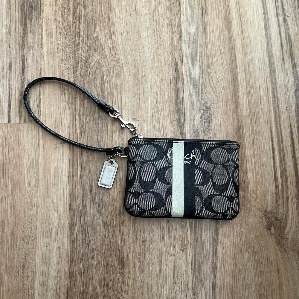 Y2K Coach Soho Wristlet Signature "C" monogram